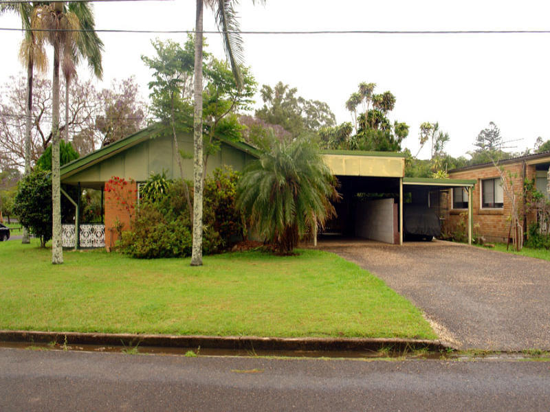 69 Akuna Street