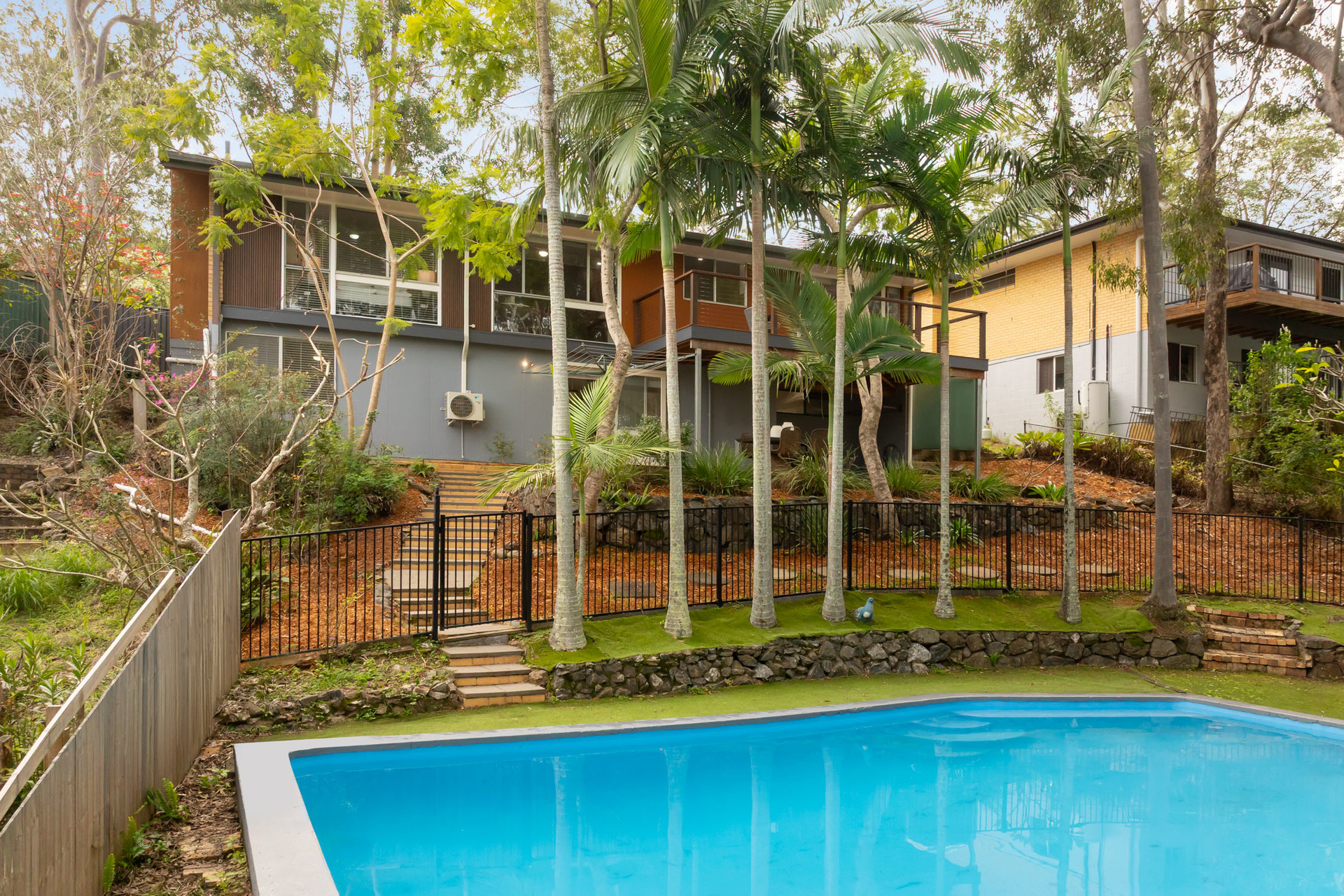 4 Gem Road