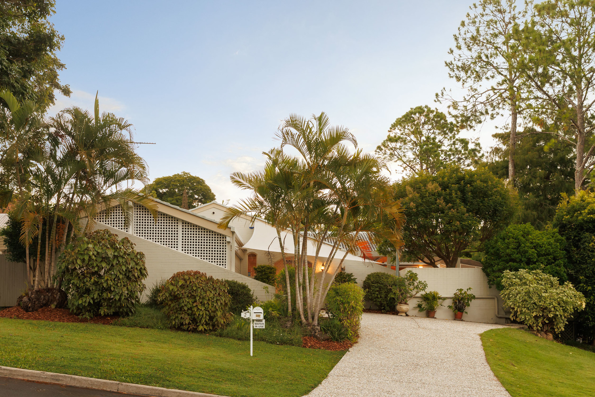 2 Gleneagle Street