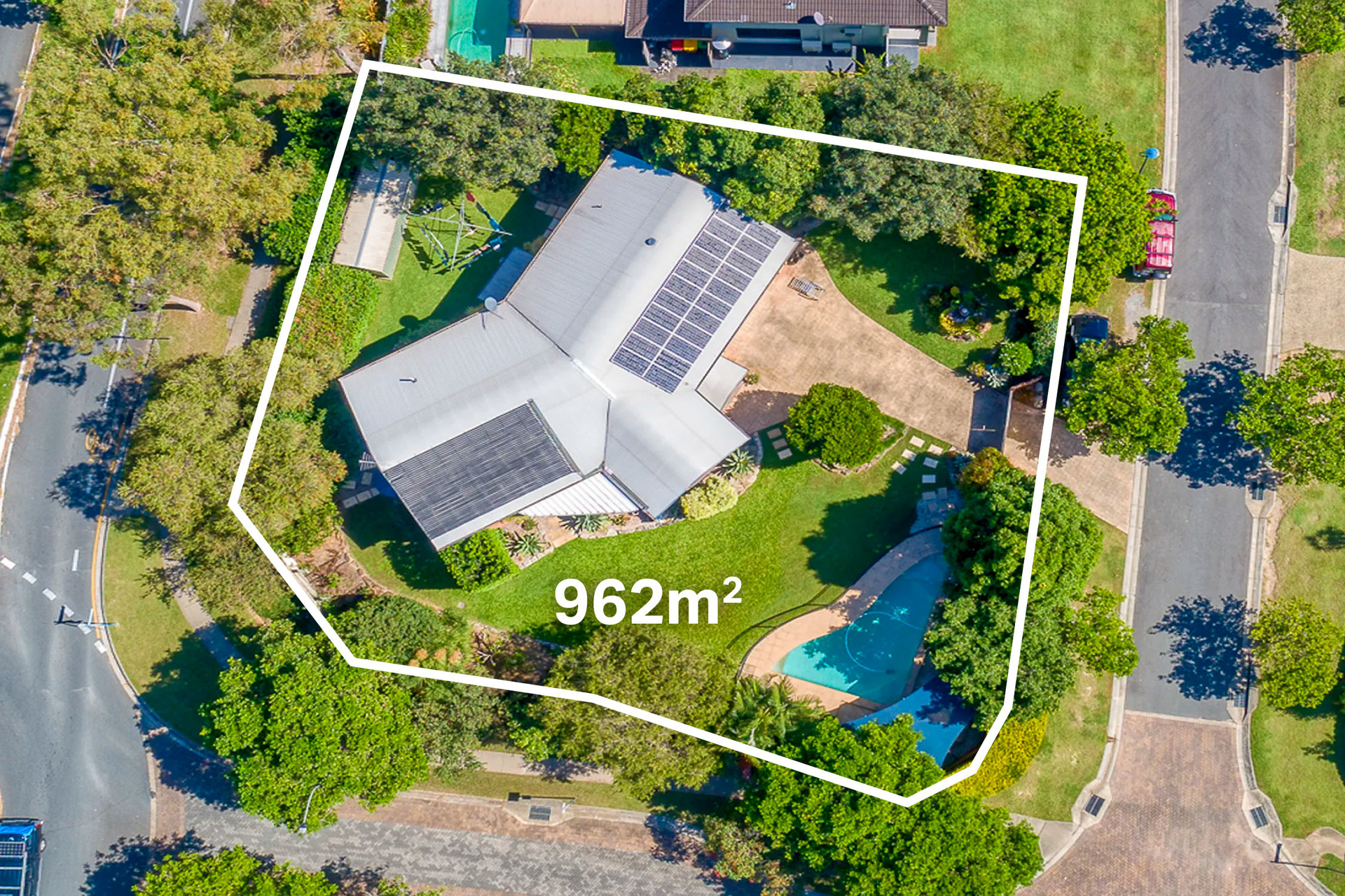 85 Lakeside Crescent