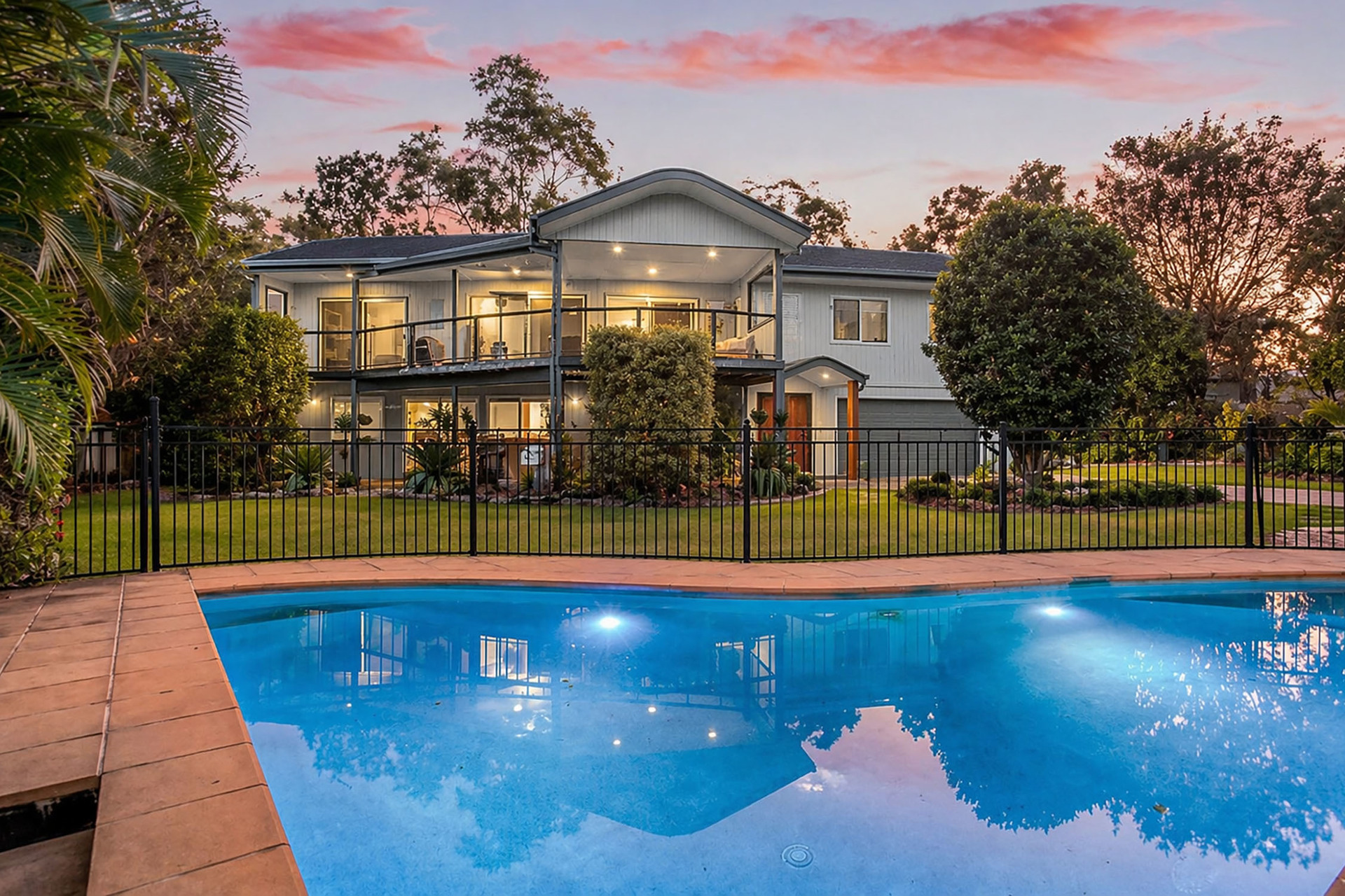 85 Lakeside Crescent