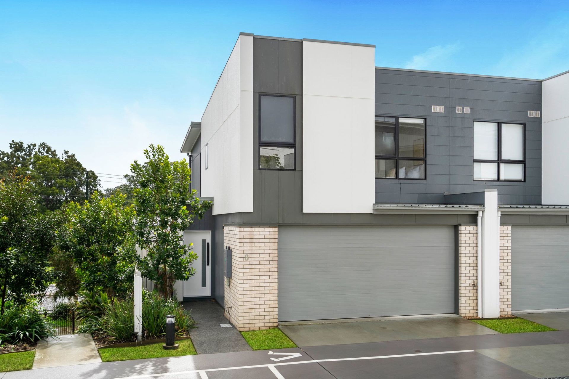 8/8 Lawrence Lyons Place